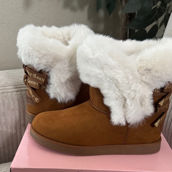 Juicy Couture Brown Boots with White Fur Trim - Picture 3 of 5